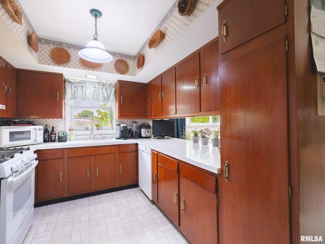 2723 DEVERON Circle, Pekin, IL 61554