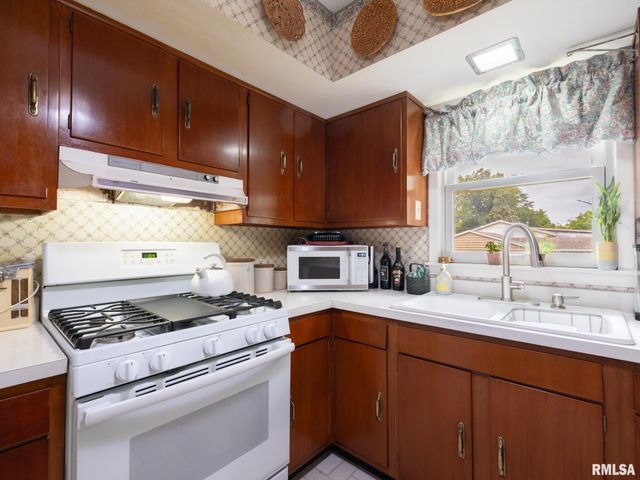 2723 DEVERON Circle, Pekin, IL 61554