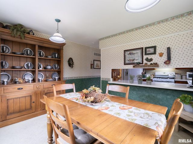 2723 DEVERON Circle, Pekin, IL 61554