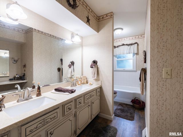 2723 DEVERON Circle, Pekin, IL 61554