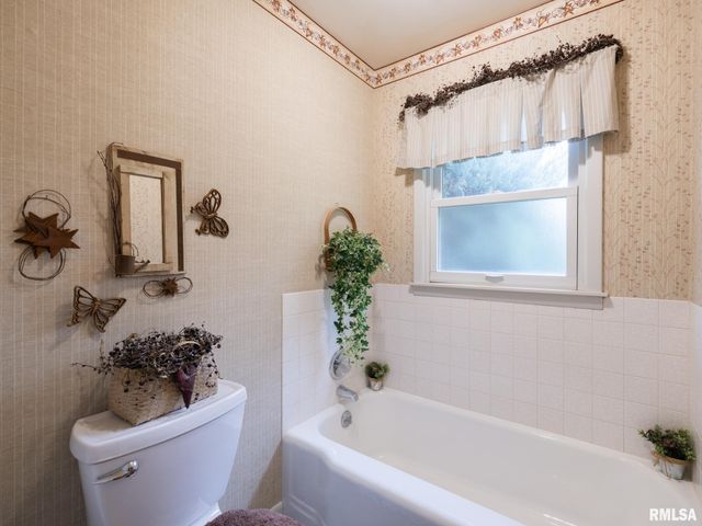 2723 DEVERON Circle, Pekin, IL 61554
