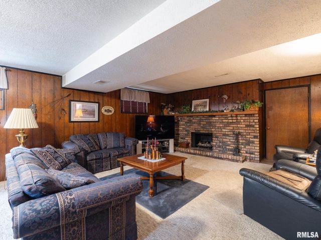 2723 DEVERON Circle, Pekin, IL 61554