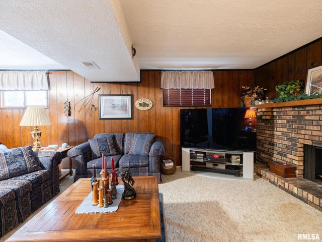 2723 DEVERON Circle, Pekin, IL 61554