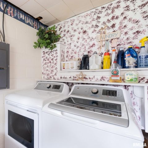 2723 DEVERON Circle, Pekin, IL 61554