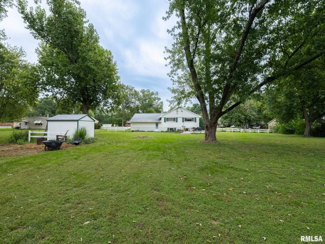 2723 DEVERON Circle, Pekin, IL 61554