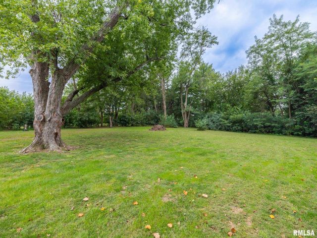 2723 DEVERON Circle, Pekin, IL 61554