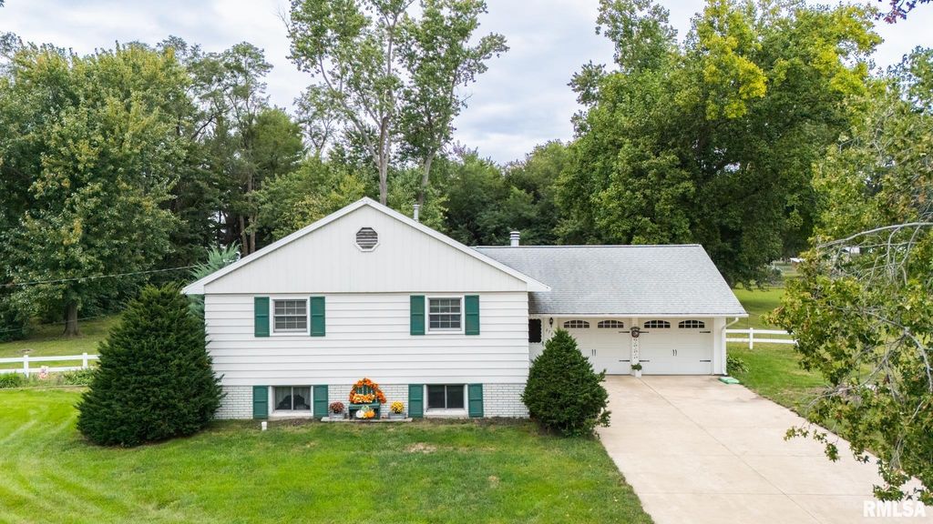 2723 DEVERON Circle, Pekin, IL 61554
