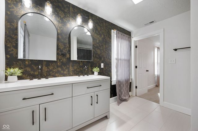 62 N 13th Avenue, Beech Grove, IN 46107