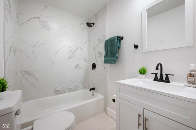 62 N 13th Avenue, Beech Grove, IN 46107