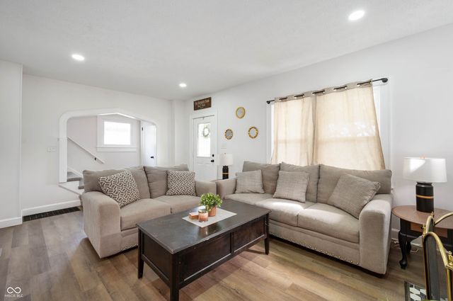 62 N 13th Avenue, Beech Grove, IN 46107