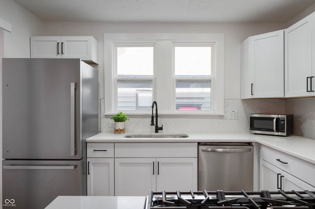 62 N 13th Avenue, Beech Grove, IN 46107