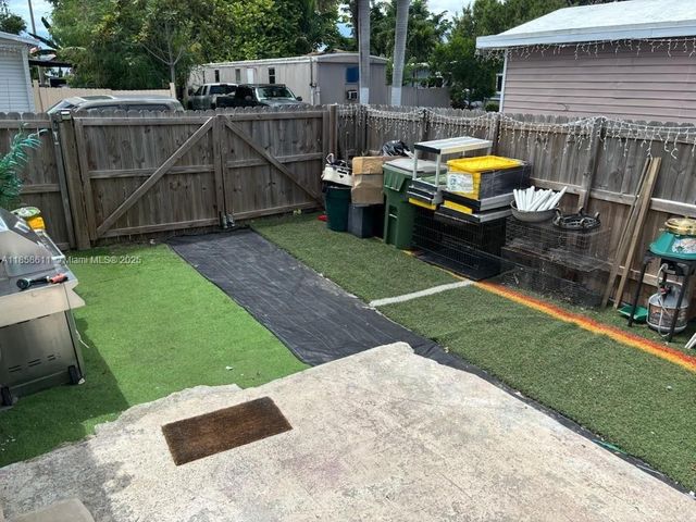 451 SE 8th St, Homestead, FL 33030