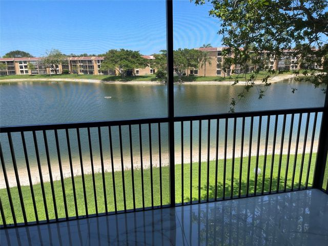 6530 Coral Lake Drive 306, Margate, FL 33063