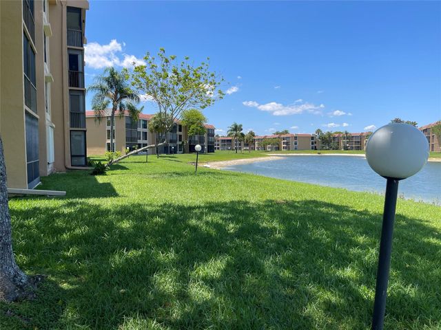 6530 Coral Lake Drive 306, Margate, FL 33063