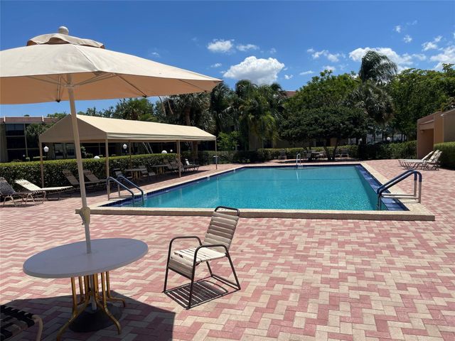 6530 Coral Lake Drive 306, Margate, FL 33063
