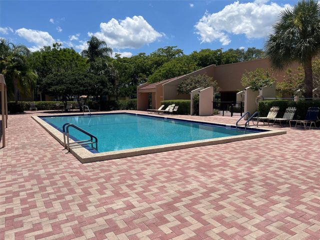 6530 Coral Lake Drive 306, Margate, FL 33063