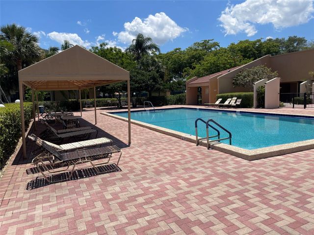 6530 Coral Lake Drive 306, Margate, FL 33063