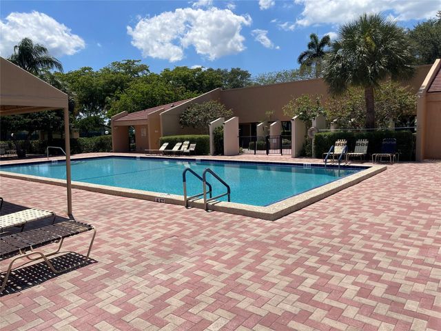 6530 Coral Lake Drive 306, Margate, FL 33063