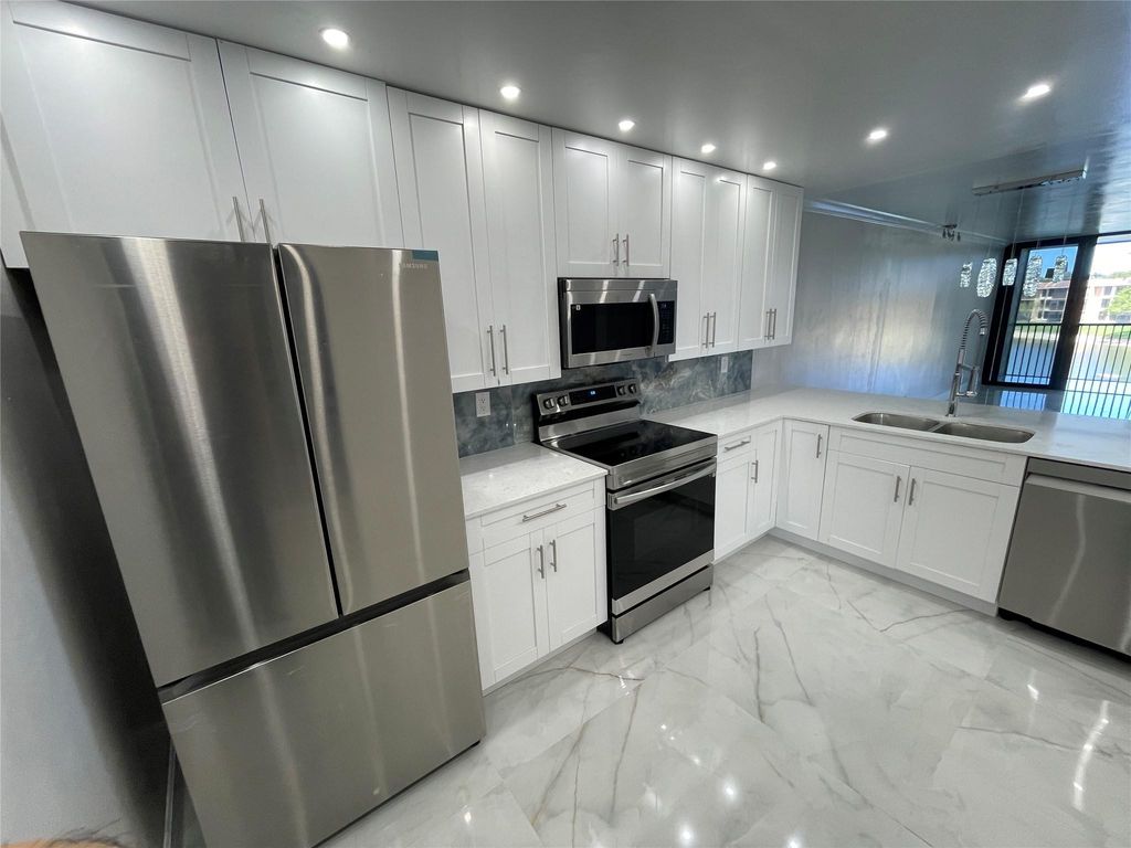 6530 Coral Lake Drive 306, Margate, FL 33063
