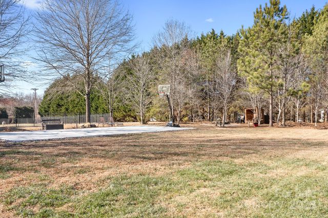 6065 Willow Farm Drive E, Denver, NC 28037