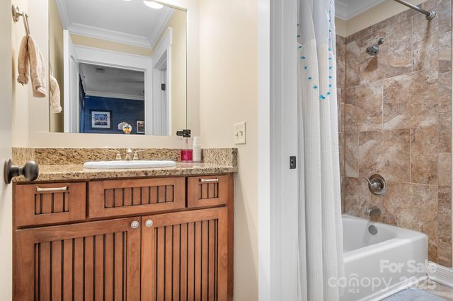 6065 Willow Farm Drive E, Denver, NC 28037