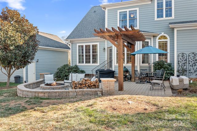 6065 Willow Farm Drive E, Denver, NC 28037