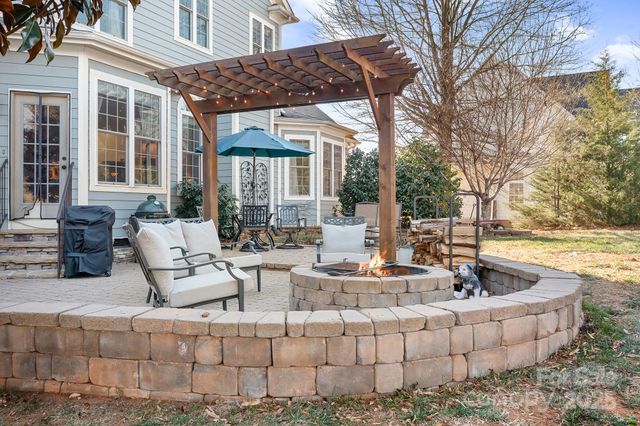 6065 Willow Farm Drive E, Denver, NC 28037