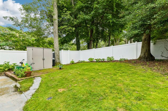 34 Solitaire Road, Rocky Point, NY 11778