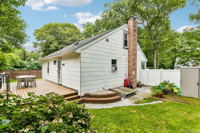 34 Solitaire Road, Rocky Point, NY 11778