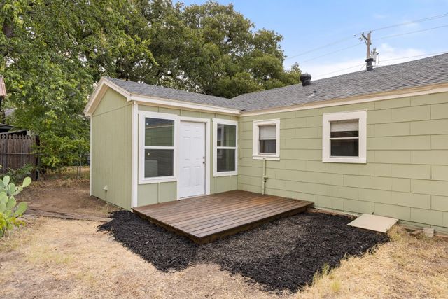 207 E 4th Street, Weatherford, TX 76086