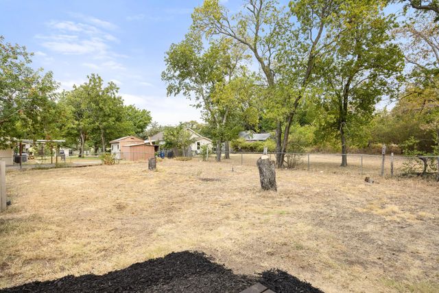 207 E 4th Street, Weatherford, TX 76086