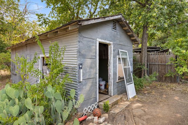 207 E 4th Street, Weatherford, TX 76086
