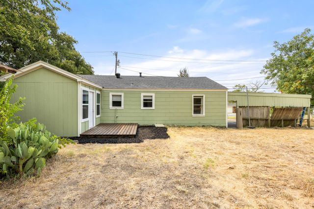 207 E 4th Street, Weatherford, TX 76086