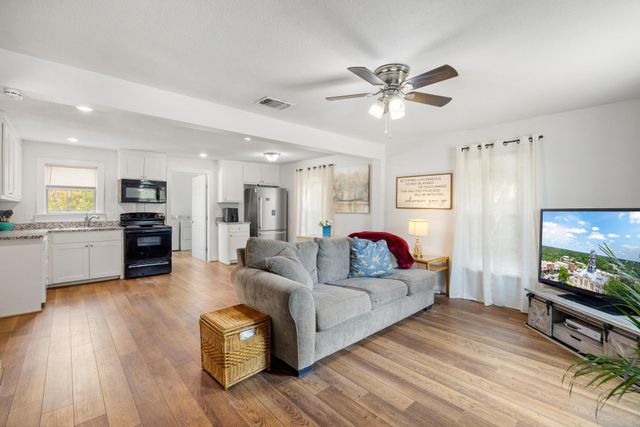 207 E 4th Street, Weatherford, TX 76086