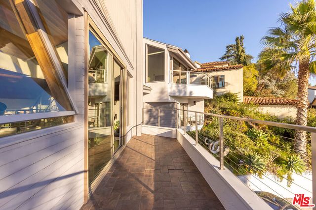 5682 Spreading Oak Drive, Los Angeles, CA 90068