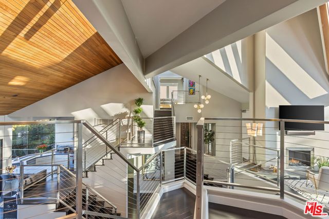 5682 Spreading Oak Drive, Los Angeles, CA 90068