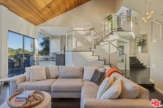 5682 Spreading Oak Drive, Los Angeles, CA 90068