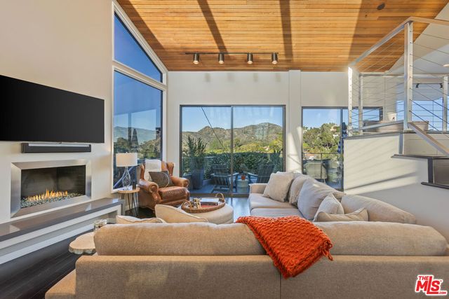 5682 Spreading Oak Drive, Los Angeles, CA 90068