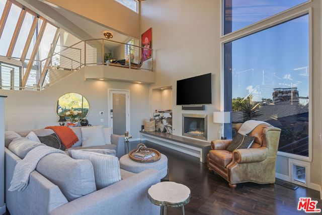 5682 Spreading Oak Drive, Los Angeles, CA 90068