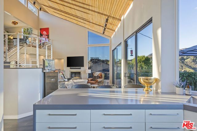 5682 Spreading Oak Drive, Los Angeles, CA 90068