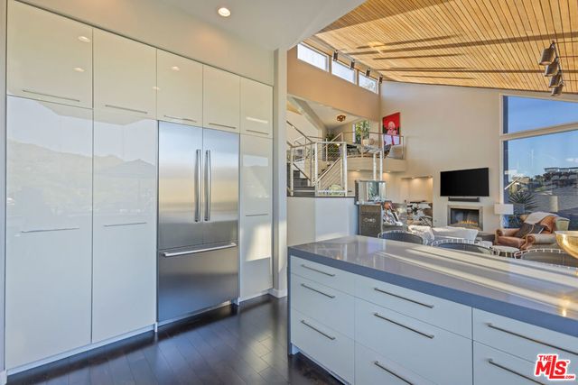 5682 Spreading Oak Drive, Los Angeles, CA 90068