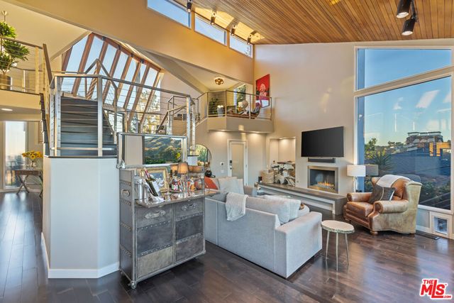 5682 Spreading Oak Drive, Los Angeles, CA 90068