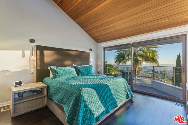 5682 Spreading Oak Drive, Los Angeles, CA 90068