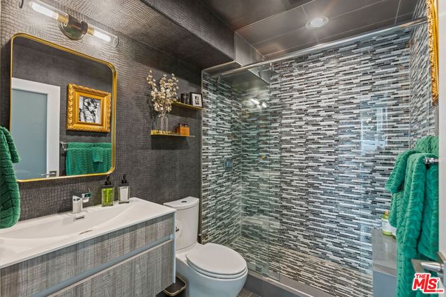 5682 Spreading Oak Drive, Los Angeles, CA 90068