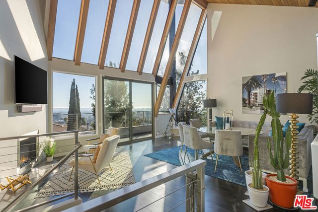 5682 Spreading Oak Drive, Los Angeles, CA 90068