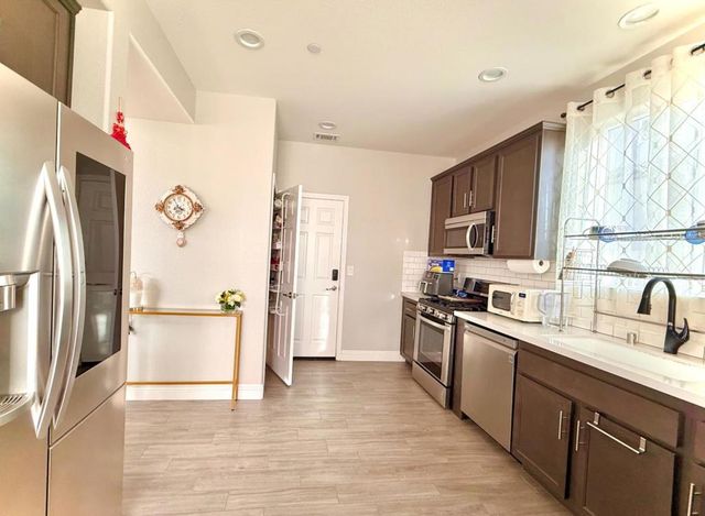 211 Las Flores Drive, Guadalupe, CA 93434