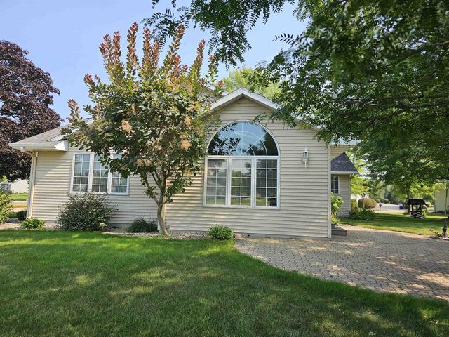 1500 FOXFIRE COURT, Waupaca, WI 54981