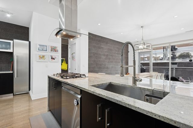 1437 W Diversey Parkway 1W, Chicago, IL 60614