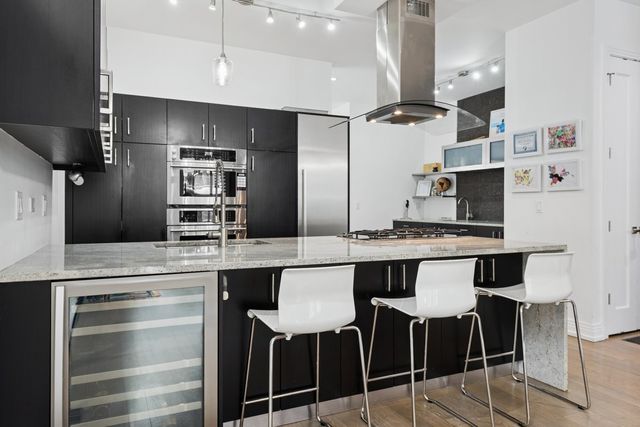 1437 W Diversey Parkway 1W, Chicago, IL 60614