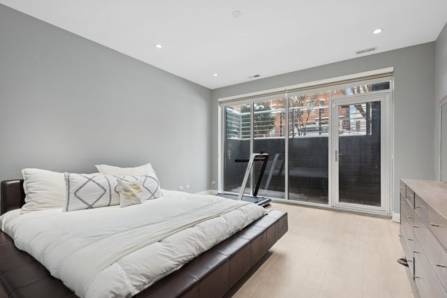 1437 W Diversey Parkway 1W, Chicago, IL 60614